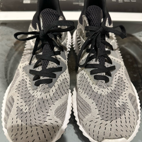 Adidas alpha bounce - men’s sz 10 - barely worn, no scuffs or stains - Picture 2 of 4
